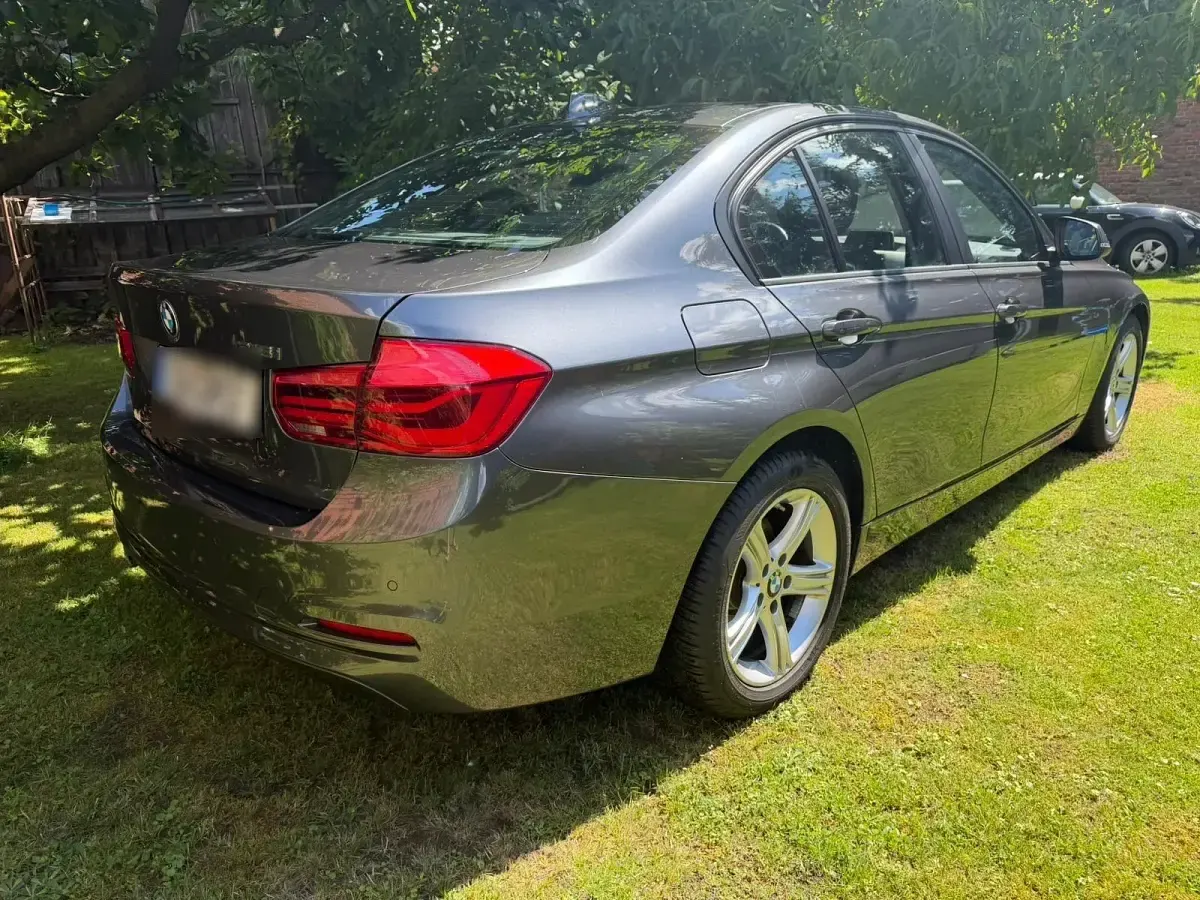 Gebraucht BMW 318 136 PS (100 kW) 2016 Grau Limousine