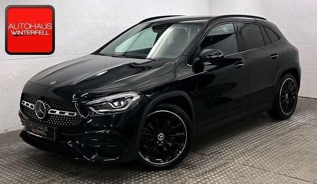Kosmosschwarz (metallic) Gebraucht 2023 Mercedes GLA250 AMG SUV | 43.880 € (Fairer Preis) - Bild 1/4