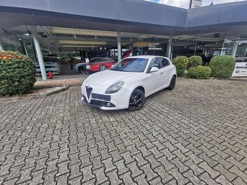 Weiß Gebraucht 2018 Alfa Romeo Giulietta Super Kleinwagen | 13.590 € (Superpreis) - Bild 1/4