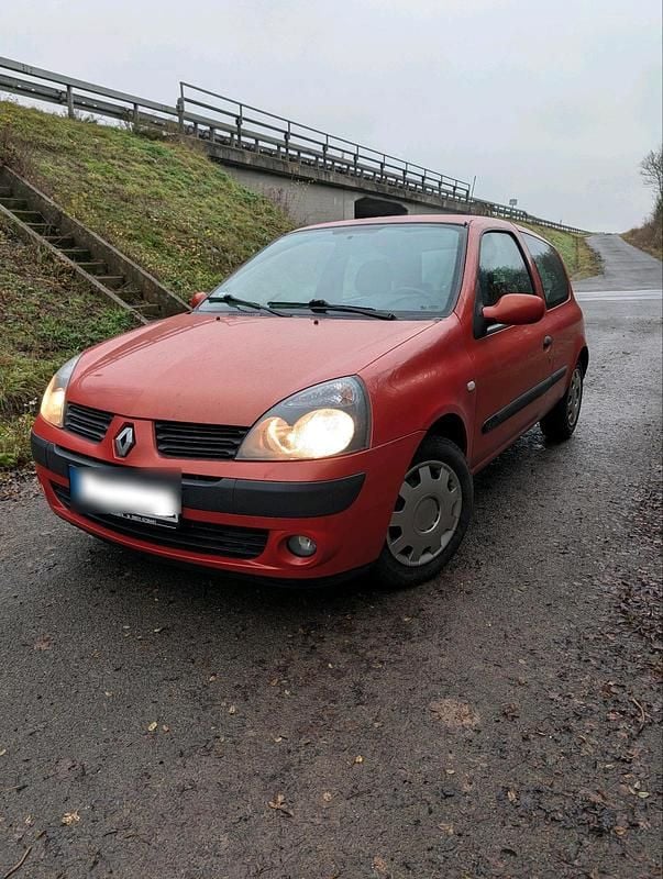 Orange Gebraucht 2005 Renault Clio II Kleinwagen | 2.350 € (Etwas zu teuer) - Bild 1/4