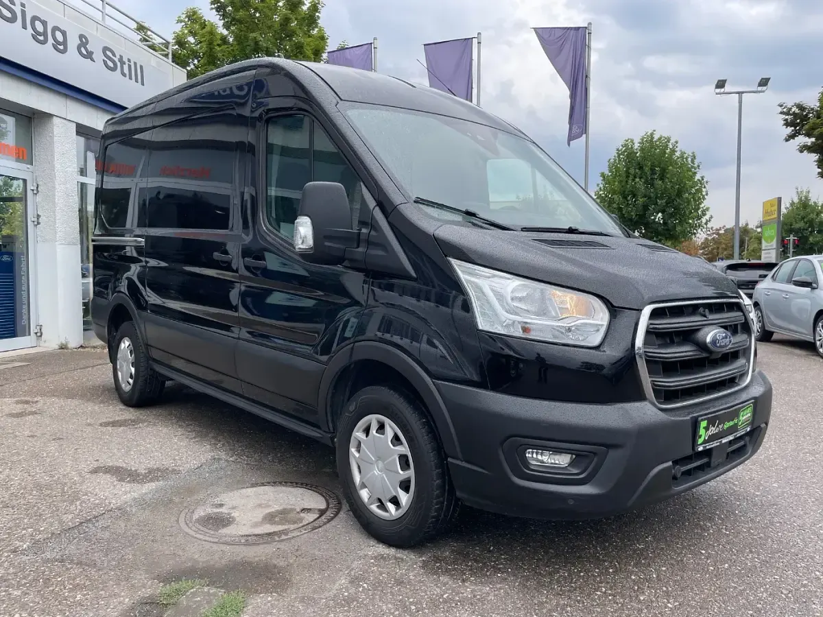 Gebraucht Ford Transit Trend 131 PS (96 kW) 2022 Obsidianschwarz metallic Van