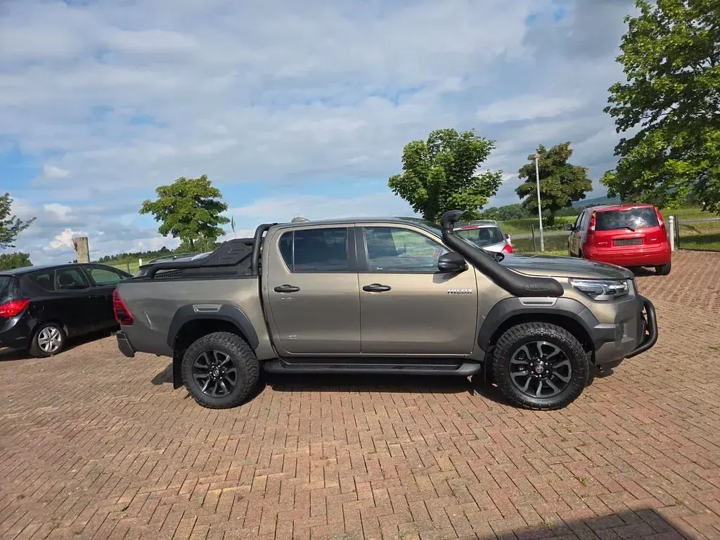 Gebraucht Toyota HiLux 204 PS (150 kW) 2023 Oxide bronze Pickup