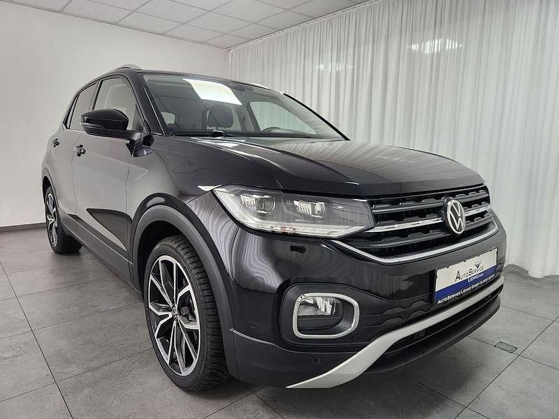 Deep black perleffekt (metallic) Gebraucht 2022 VW T-Cross Style SUV | 19.990 € (Guter Preis) - Bild 1/4