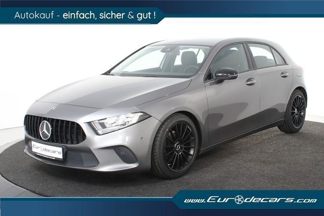 Grau Gebraucht 2020 Mercedes A180 AMG Limousine | 19.600 € (Guter Preis) - Bild 1/4