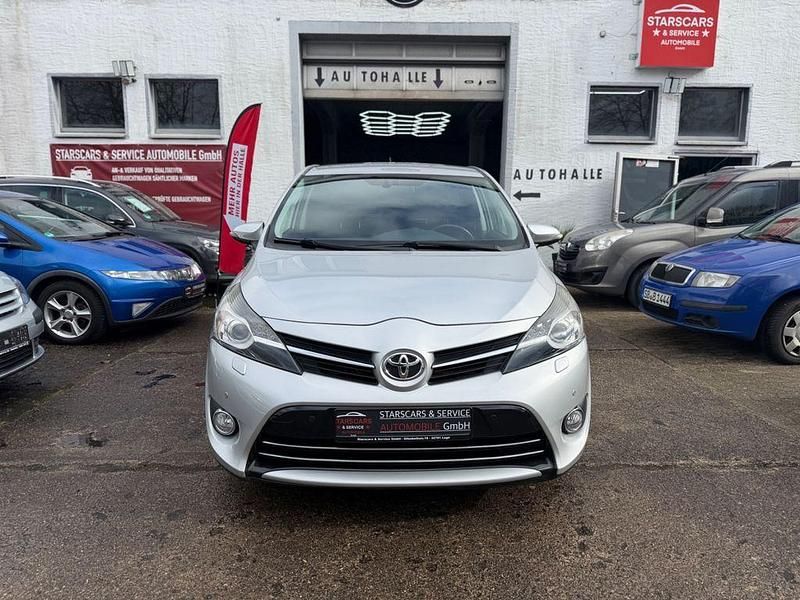 Gebraucht Toyota Verso Executive 124 PS (91 kW) 2013 Silber Van / Kleinbus