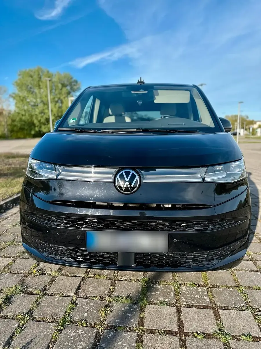 Gebraucht VW Multivan Style 150 PS (110 kW) 2024 Schwarz Van / Kleinbus