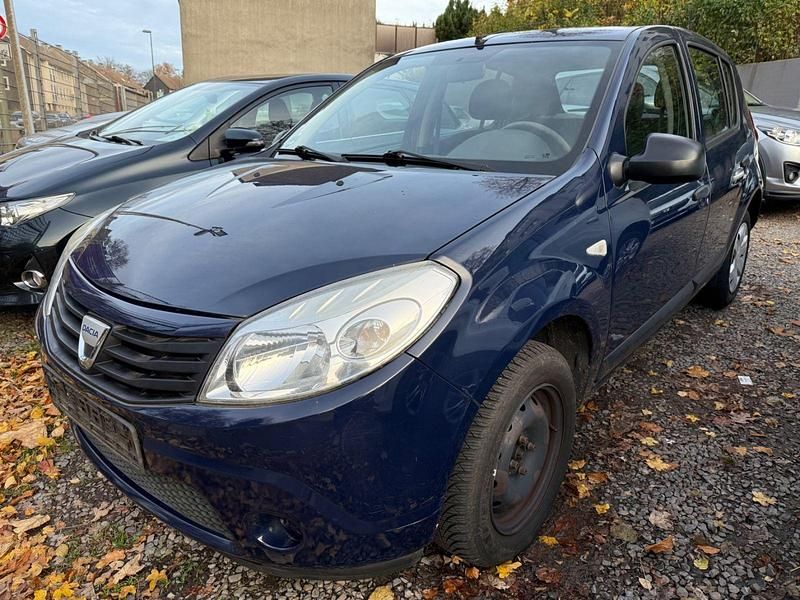 Blau Gebraucht 2011 Dacia Sandero Ambiance Limousine | 1.990 € - Bild 1/4