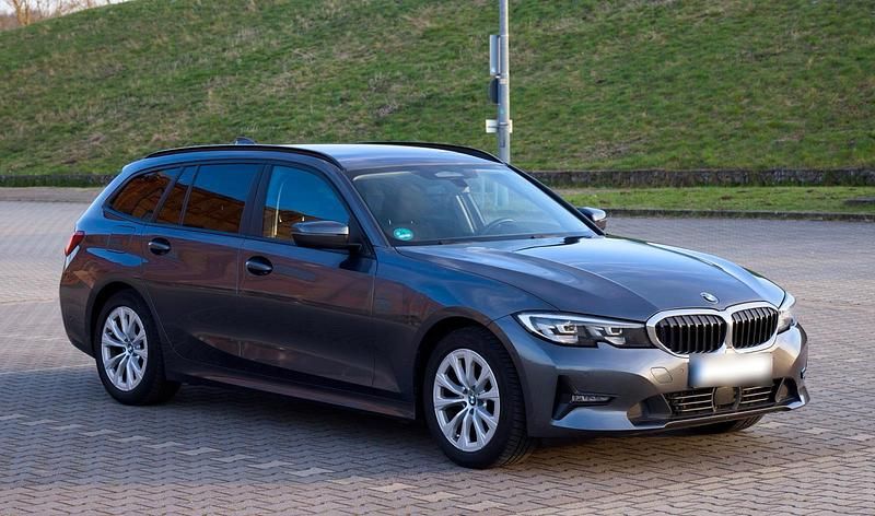 Gebraucht BMW 320e 190 PS (139 kW) 2020 Grau Kombi
