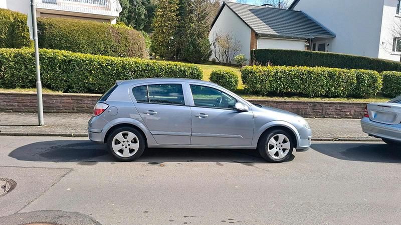 Gebraucht Opel Astra 125 PS (91 kW) 2005 Silber Kleinwagen