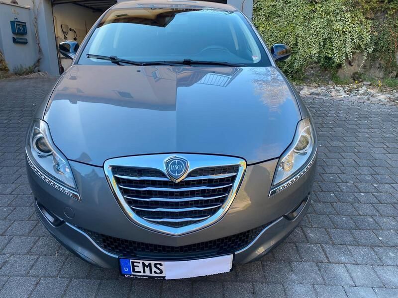 Grau Gebraucht 2012 Lancia Delta Limousine | 4.500 € (Guter Preis) - Bild 1/4