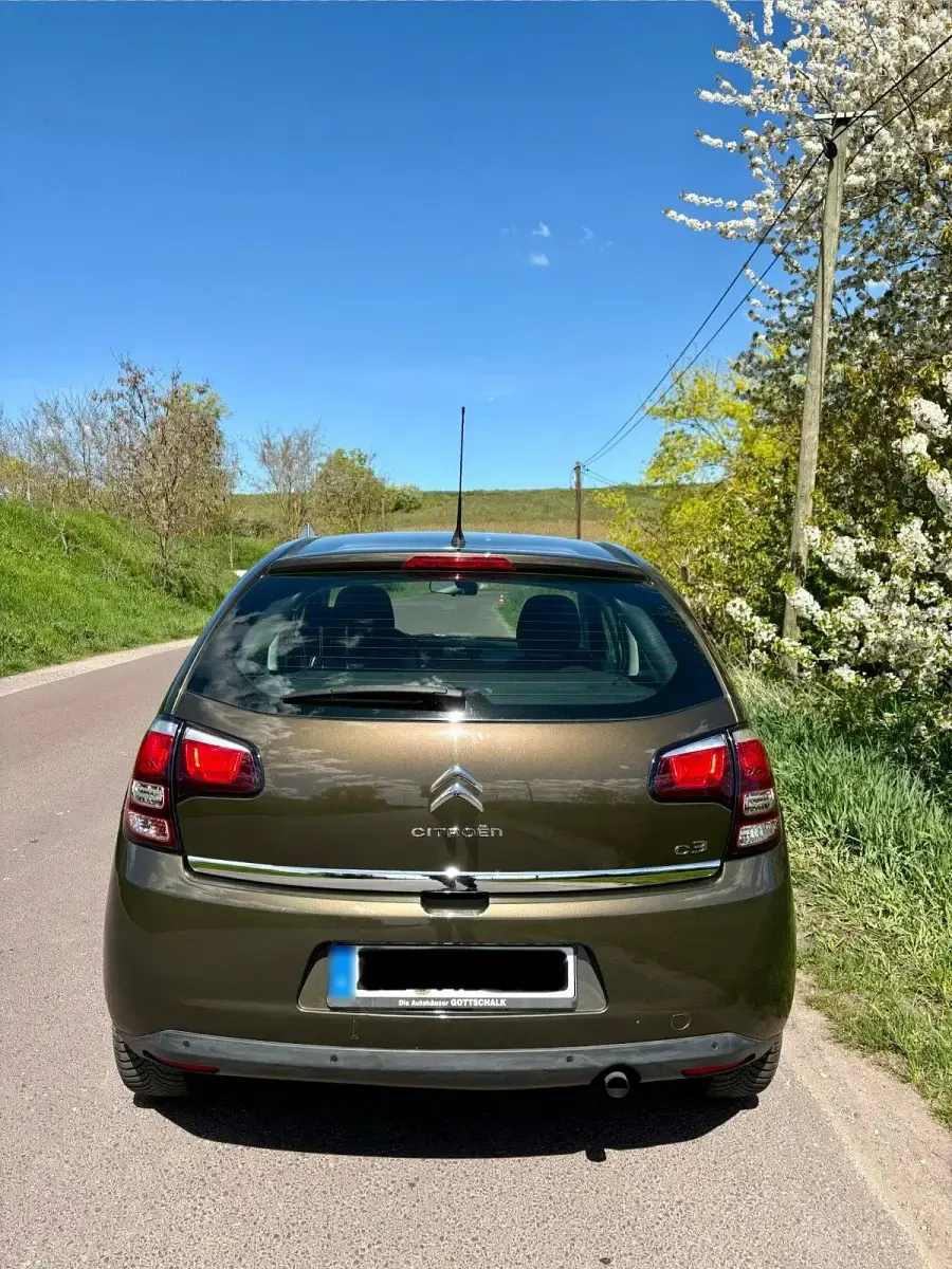 Gebraucht Citroën C3 PureTech 68 PS (50 kW) 2013 Braun Limousine