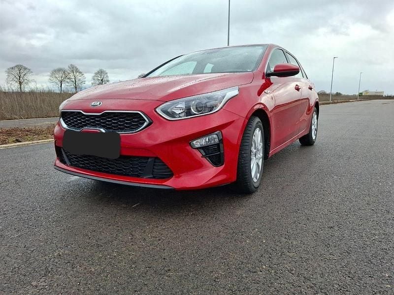 Gebraucht Kia Ceed Vision 140 PS (102 kW) 2020 Rot Kleinwagen