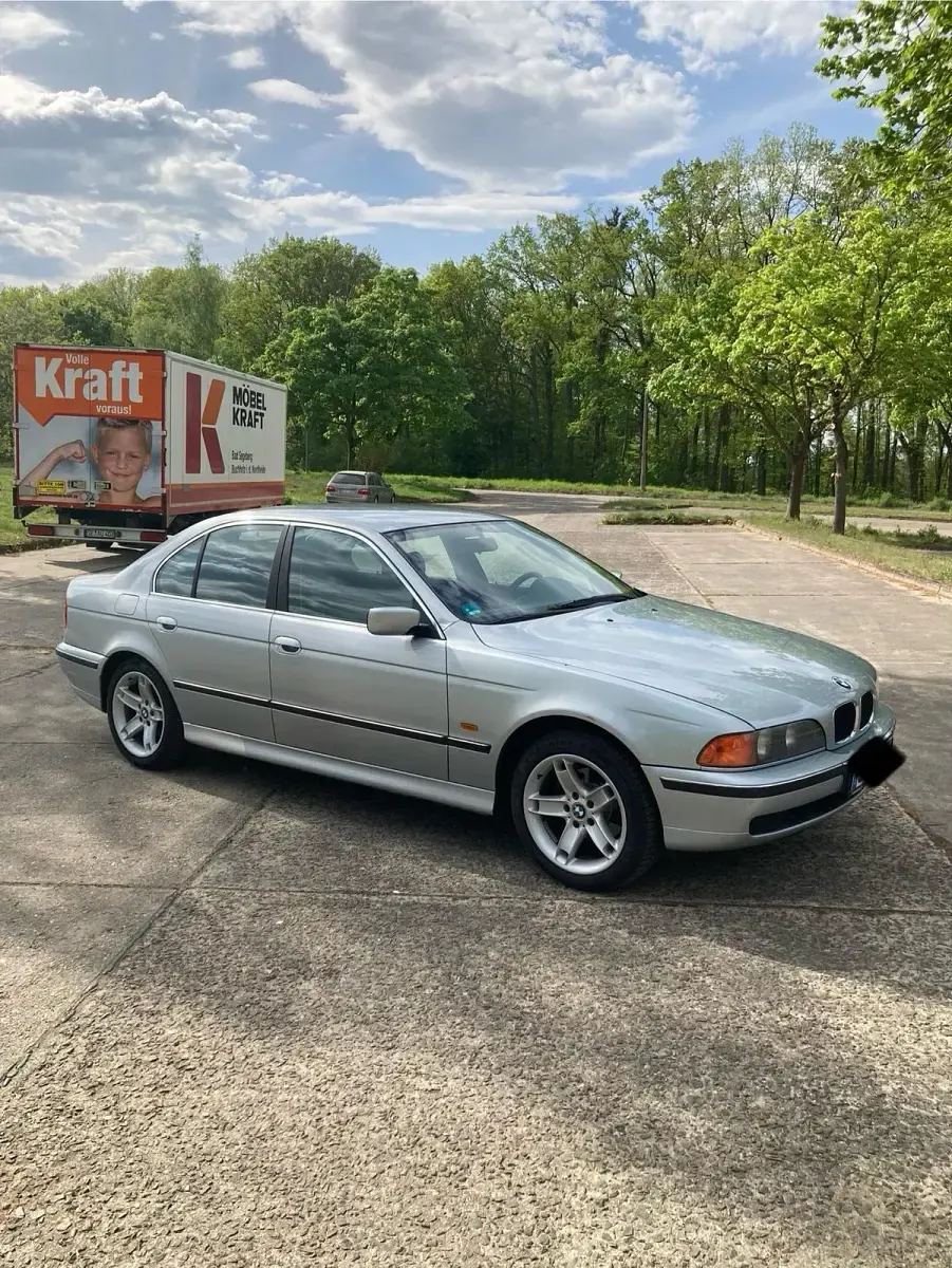 Gebraucht BMW 520 150 PS (110 kW) 1996 Silber Limousine
