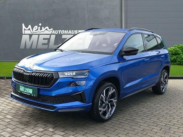 Blau Neu 2025 Skoda Karoq SportLine SUV | 43.880 € - Bild 1/2