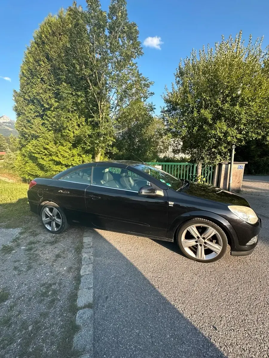 Gebraucht Opel Astra 140 PS (102 kW) 2008 Schwarz Cabrio