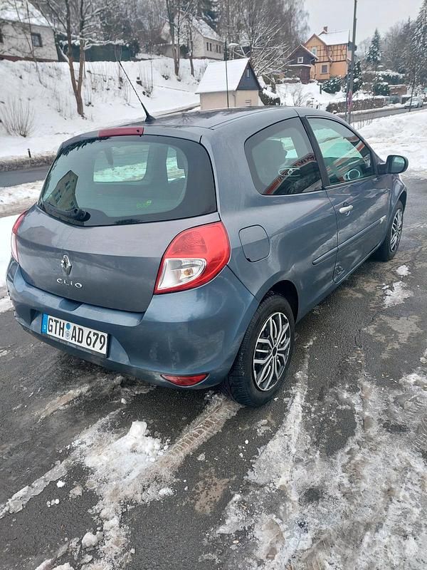 Gebraucht Renault Clio II 75 PS (55 kW) 2009 Blau Limousine