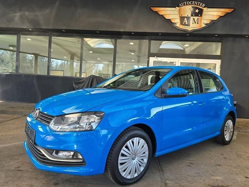 Cornflower blue Gebraucht 2015 VW Polo Comfortline Limousine | 8.950 € (Fairer Preis) - Bild 1/4