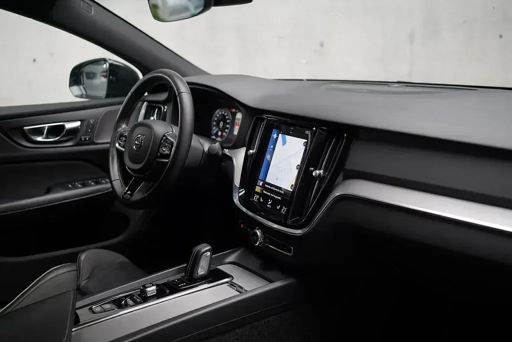 Gebraucht Volvo S60 R-Design 250 PS (183 kW) 2021 Black solid "stone" / solid Limousine