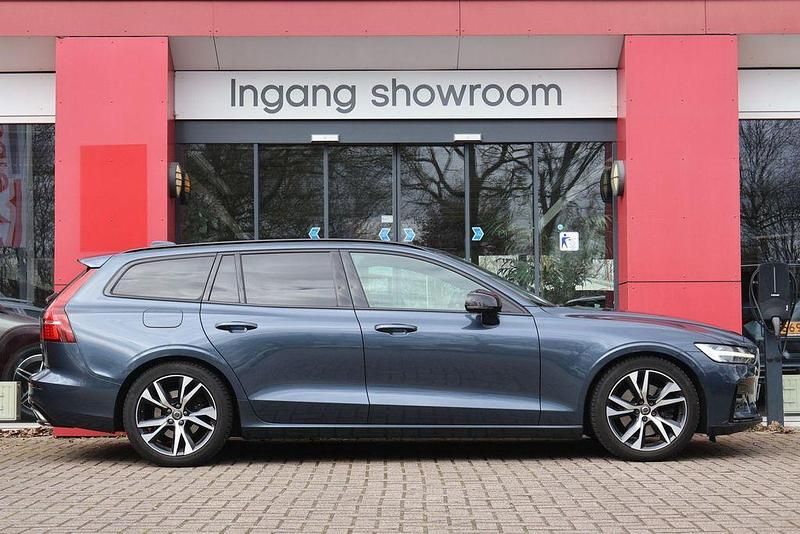 Gebraucht Volvo V60 R-Design 190 PS (139 kW) 2019 Blau Kombi