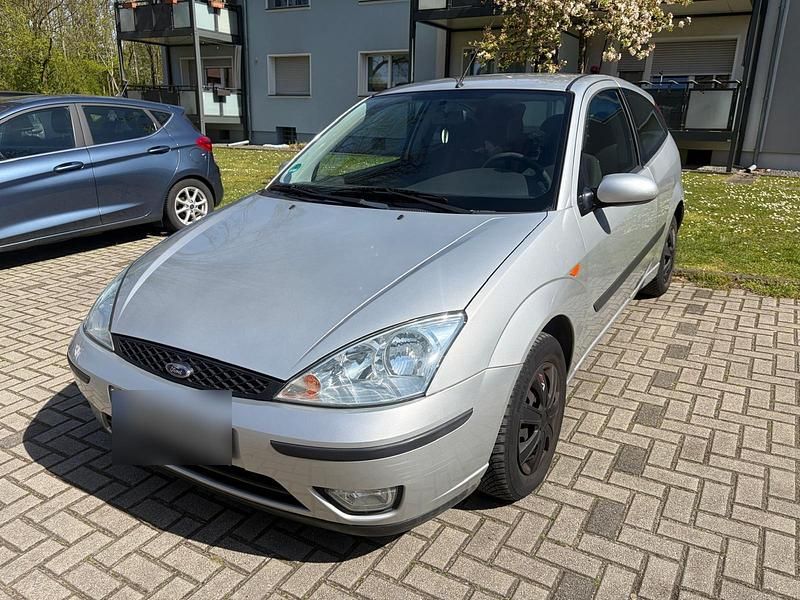 Używany Ford Focus 101 KM (74 kW) 2002 Srebrny Hatchback