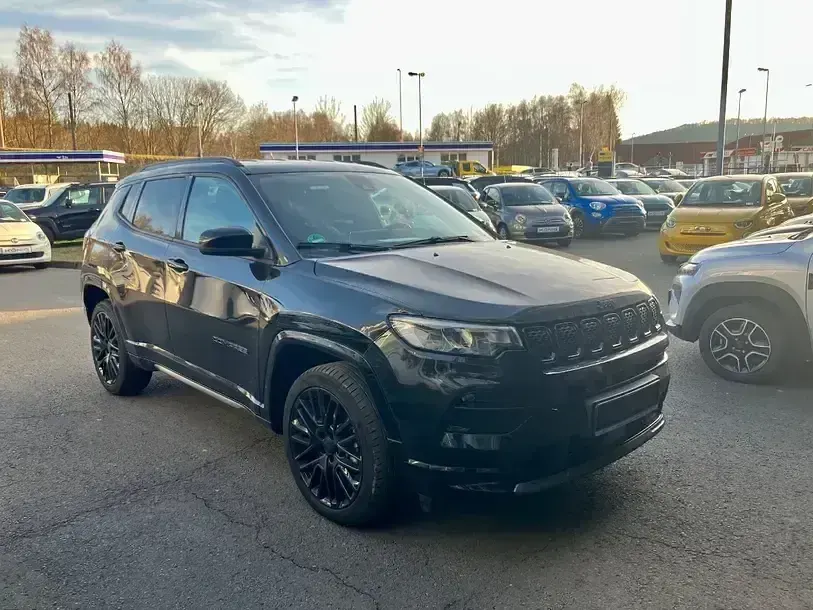 Gebraucht Jeep Compass 131 PS (96 kW) 2023 Schwarz SUV