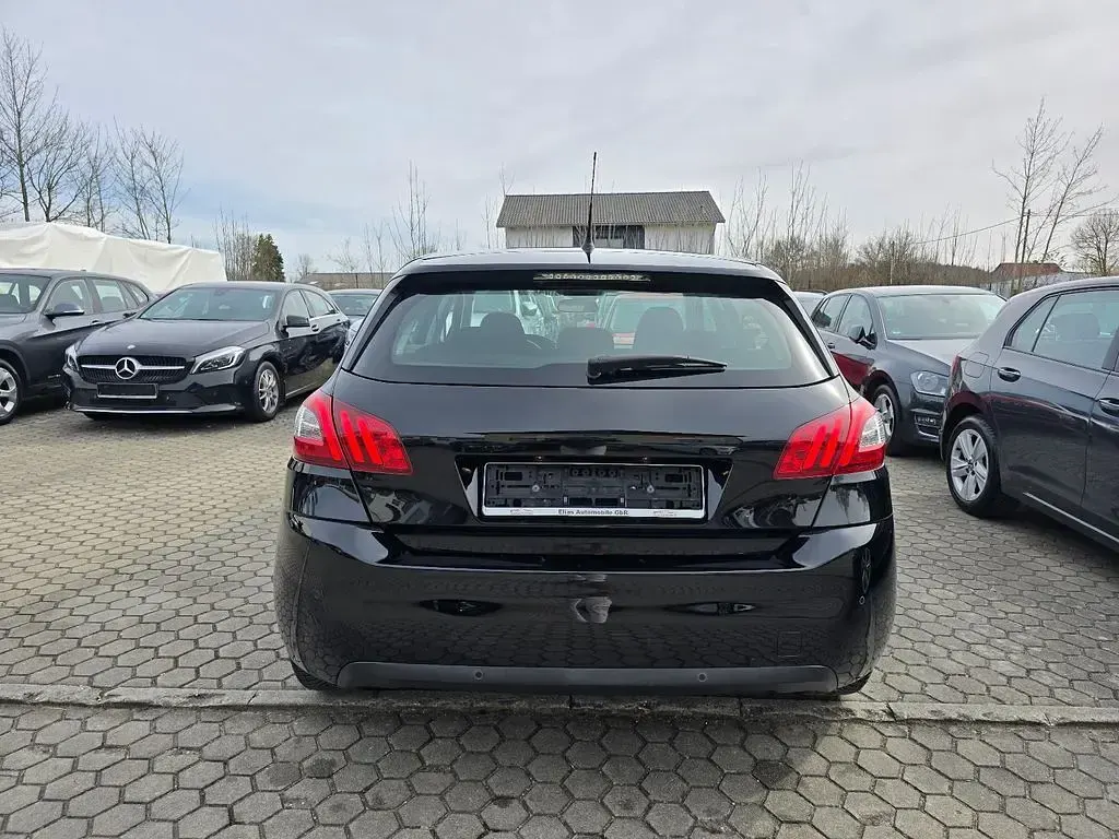 Gebraucht Peugeot 308 Active 125 PS (91 kW) 2014 Schwarz Limousine