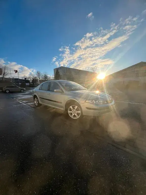 Gebraucht Renault Laguna II Dynamique 120 PS (88 kW) 2004 Grau Limousine