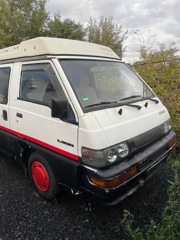 Weiß Gebraucht 1993 Mitsubishi L300 Van / Kleinbus | 2.500 € - Bild 1/4