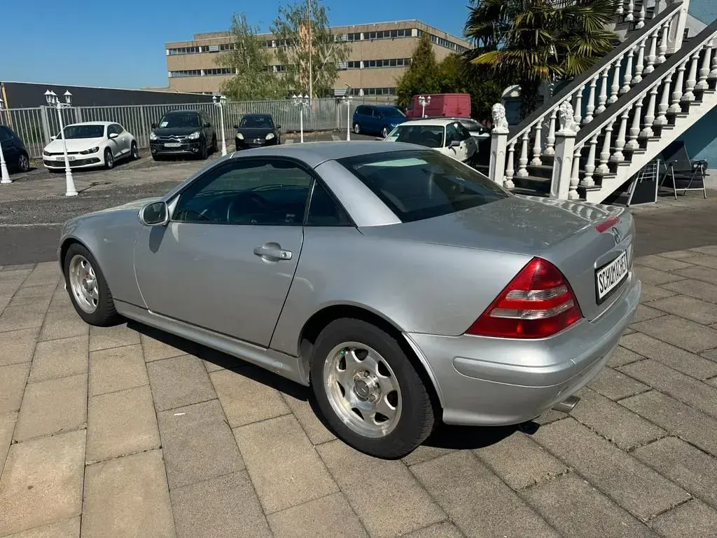 Second-hand Mercedes SLK200 163 CP (119 kW) 2000 Argintiu Cabrio