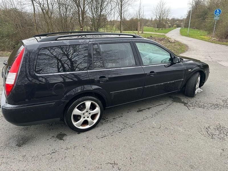 Gebraucht Ford Mondeo 125 PS (91 kW) 2004 Schwarz Limousine