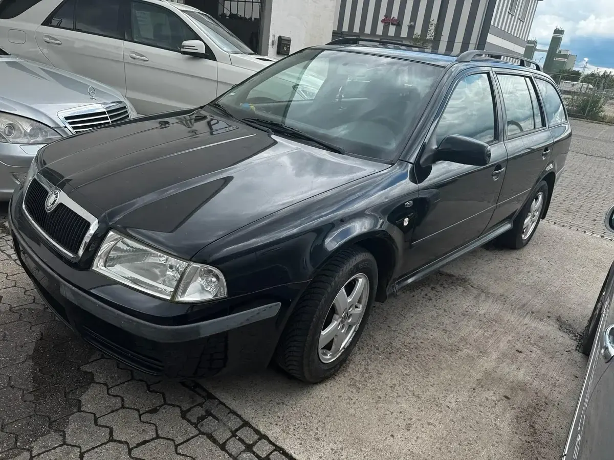 Używany Skoda Octavia 110 KM (80 kW) 2003 Czarny Kombi