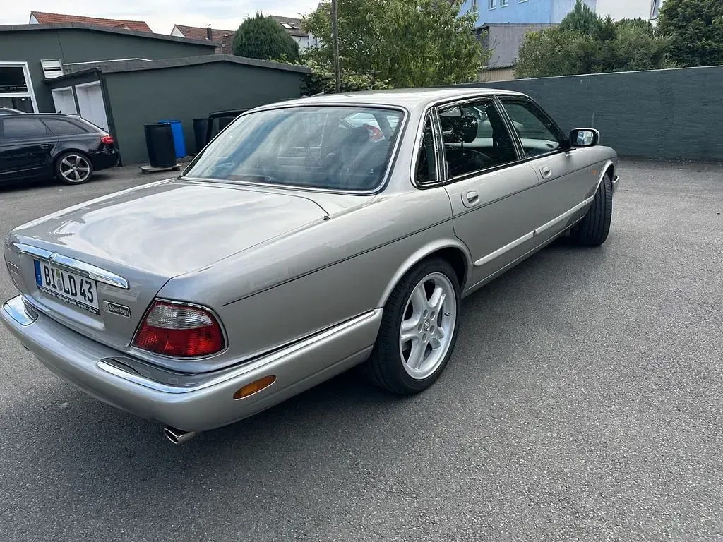 Gebraucht Jaguar XJ8 Sovereign 284 PS (208 kW) 1999 Gold Limousine