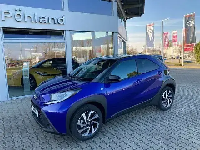 Neu Toyota Aygo X 72 PS (52 kW) 2025 Juniper blue/ night sky black SUV