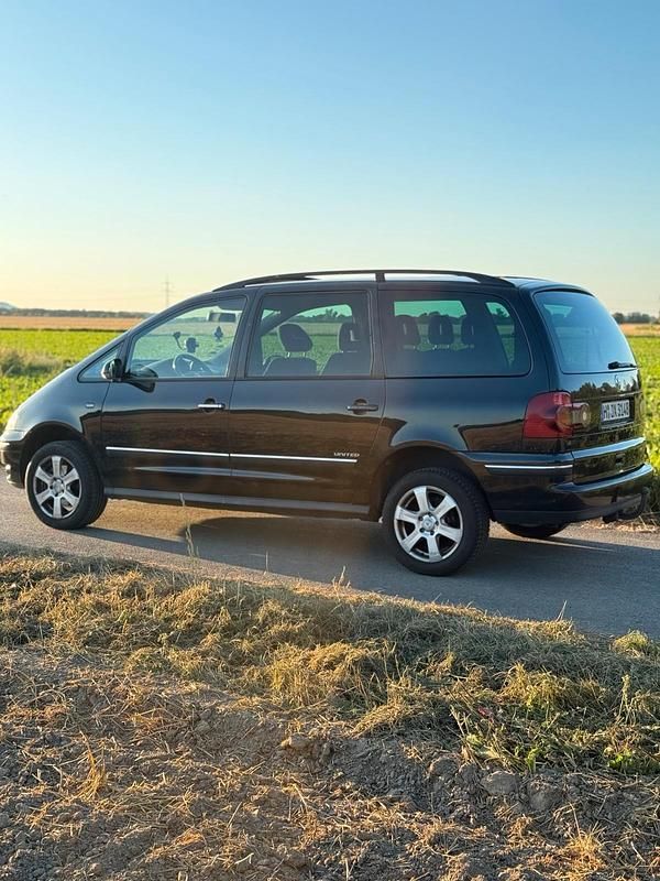 Schwarz Gebraucht 2009 VW Sharan Van / Kleinbus | 3.600 € (Fairer Preis) - Bild 1/4