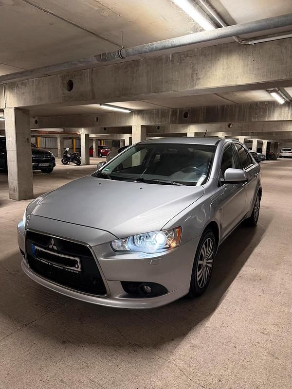 Silber Gebraucht 2010 Mitsubishi Lancer Limousine | 2.350 € (Fairer Preis) - Bild 1/4