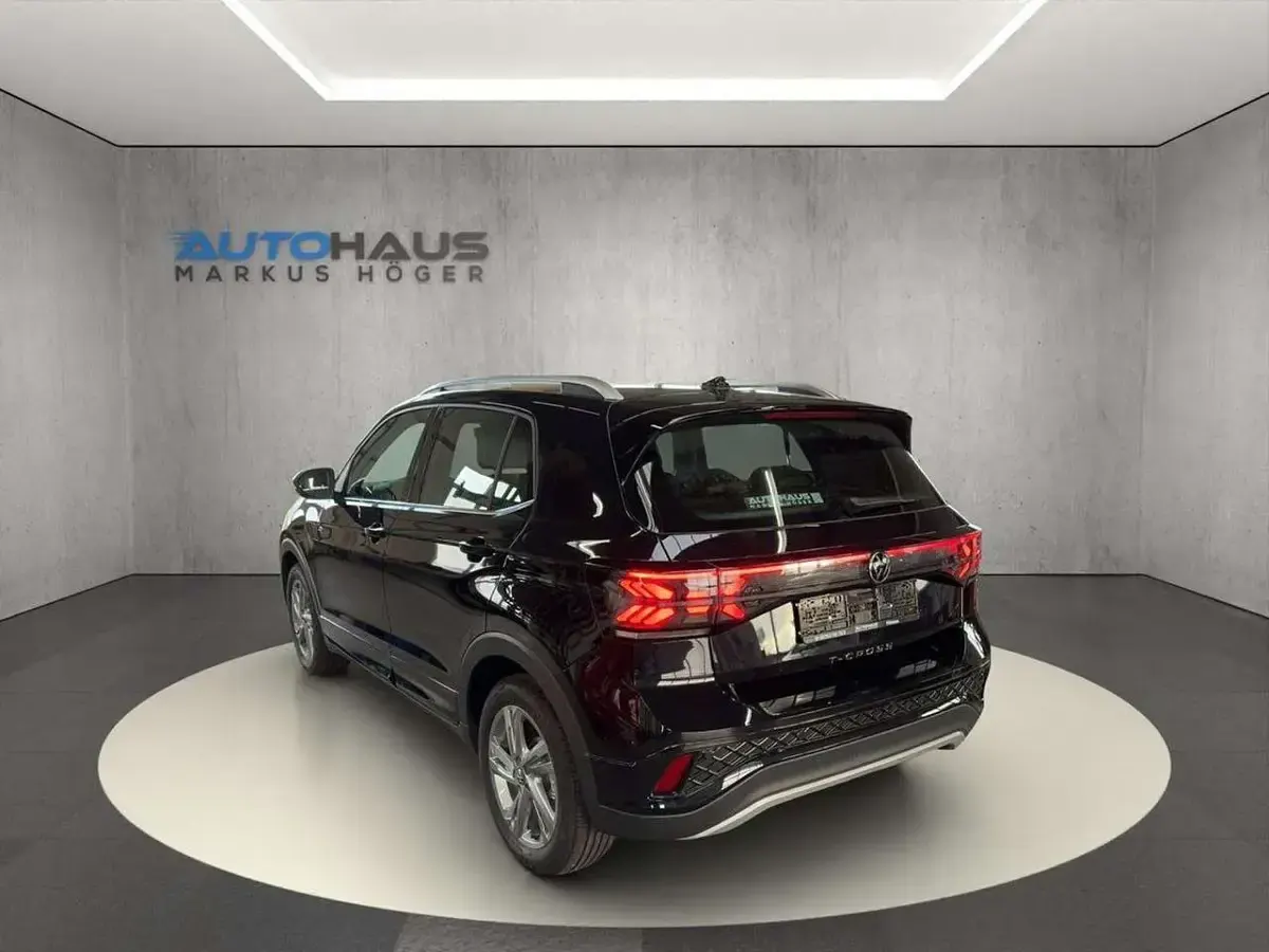 Gebraucht VW T-Cross R-line 116 PS (85 kW) 2024 Deep black perleffekt SUV