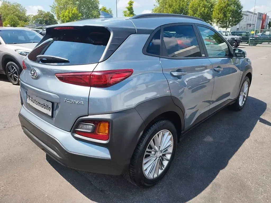 Gebraucht Hyundai Kona 120 PS (88 kW) 2020 Lake silver / mic SUV