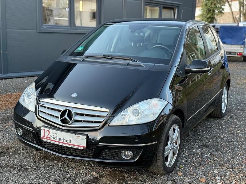 Schwarz Gebraucht 2011 Mercedes A180 Kleinwagen | 4.900 € (Fairer Preis) - Bild 1/4