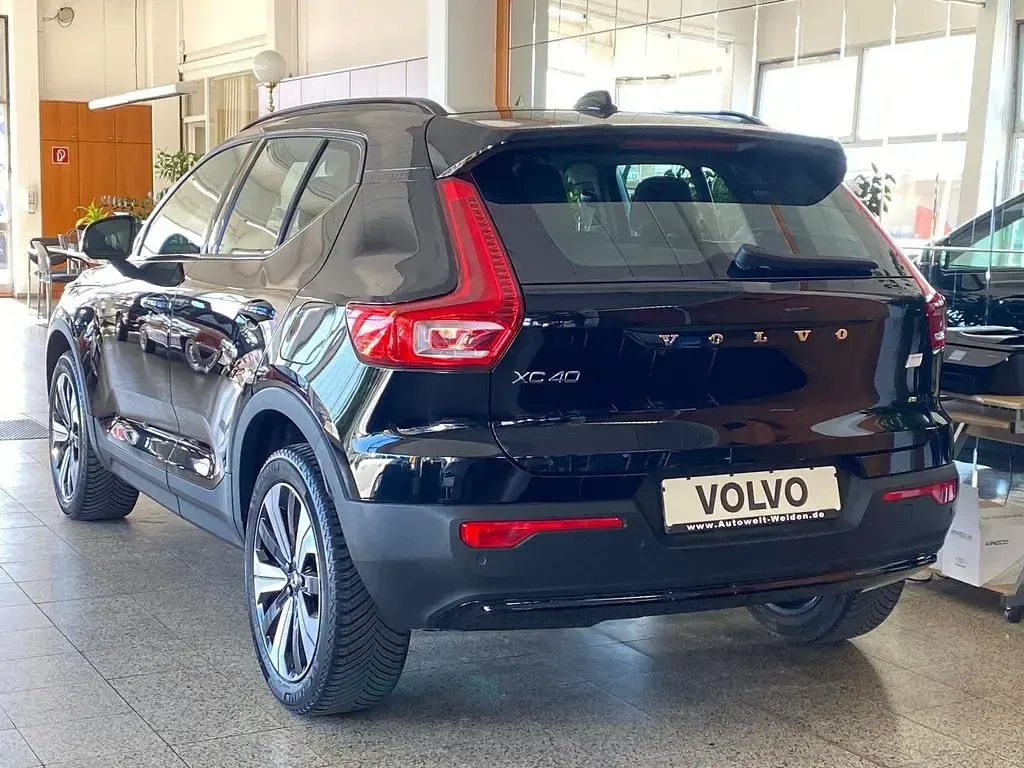 Gebraucht Volvo XC40 Core 175 kW (238 PS) 2023 Schwarz SUV