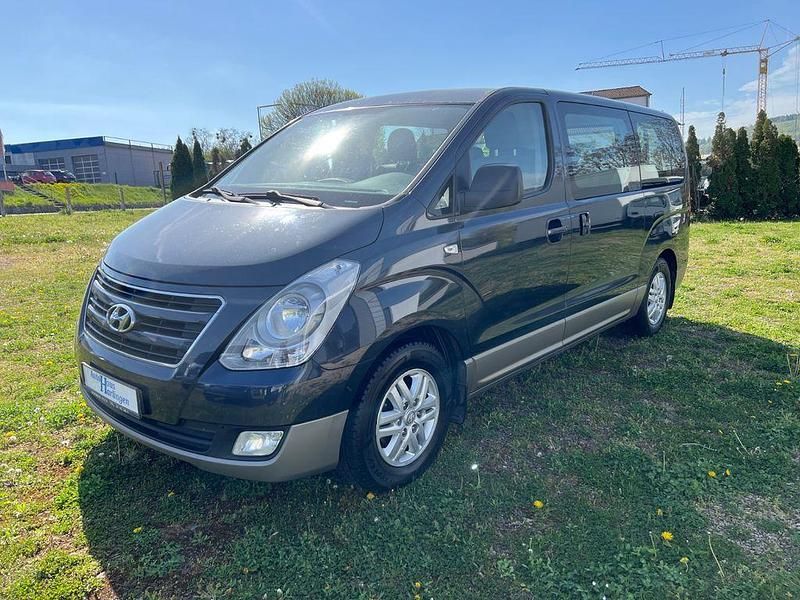 Gebraucht Hyundai H-1 136 PS (100 kW) 2017 Grau Van / Kleinbus