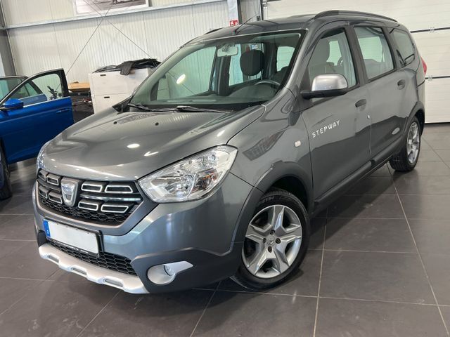 Grau Gebraucht 2018 Dacia Lodgy Stepway Van / Kleinbus | 11.995 € (Etwas zu teuer) - Bild 1/4
