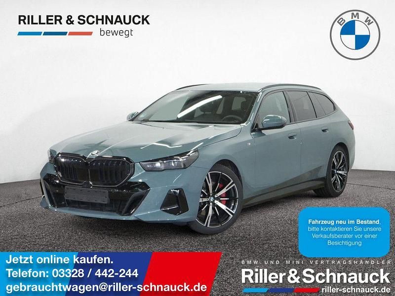 Cape york grün Gebraucht 2024 BMW 520 M Sport Kombi | 51.950 € (Guter Preis) - Bild 1/4