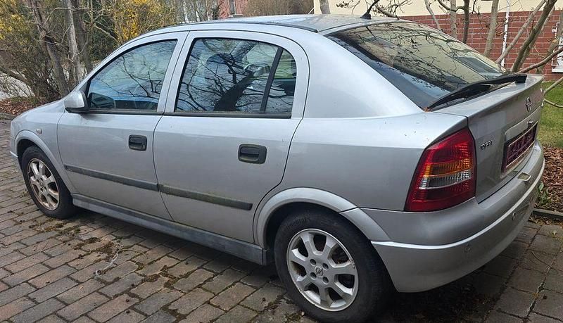 Gebraucht Opel Astra 84 PS (61 kW) 2002 Silber Limousine