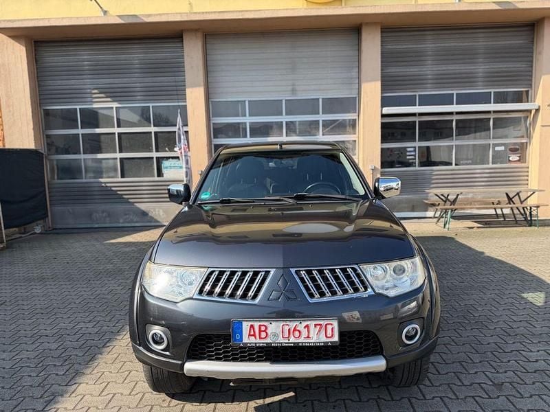 Gebraucht Mitsubishi L200 Intense 178 PS (130 kW) 2012 Grau Abholung