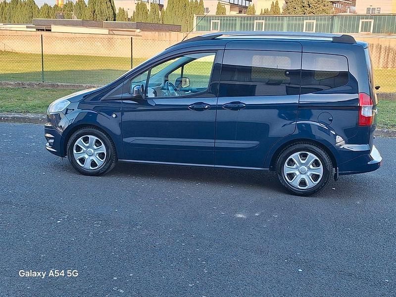 Gebraucht Ford Tourneo Courier 101 PS (74 kW) 2017 Blau Van / Kleinbus
