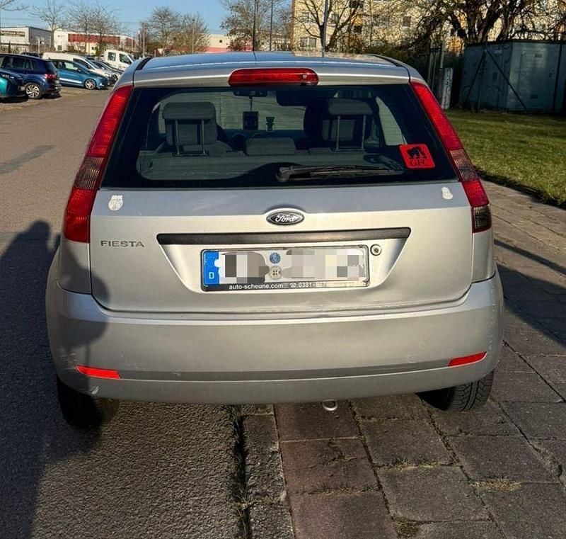 Gebraucht Ford Fiesta 69 PS (50 kW) 2003 Silber Kleinwagen