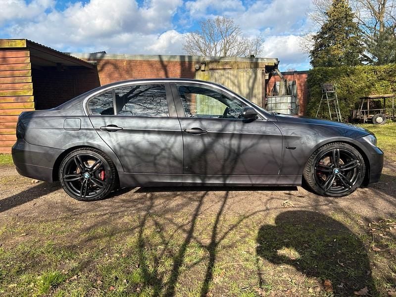 Gebraucht BMW 325 218 PS (160 kW) 2006 Grau Limousine