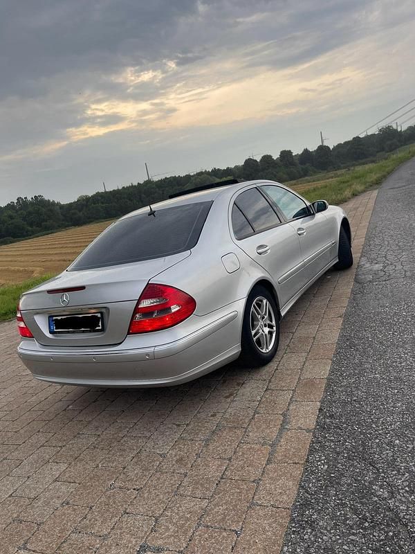 Gebraucht Mercedes E320 224 PS (164 kW) 2004 Silber Limousine