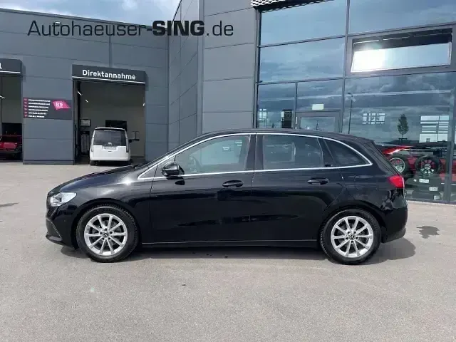 Gebraucht Mercedes B180 Business 136 PS (100 kW) 2020 Schwarz Kleinwagen