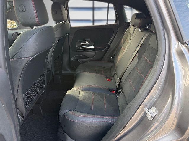 Gebraucht Mercedes GLA200 AMG 163 PS (119 kW) 2023 Grau SUV